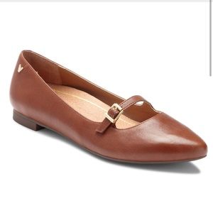 Vionic Delilah flat - pointed toe - adjustable strap - leather upper